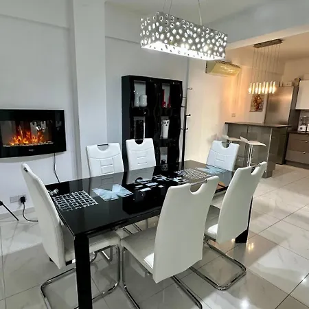 Oasis Near The And Tourist Area Pafos