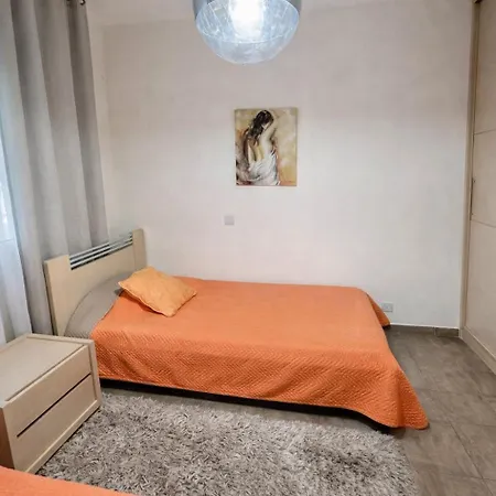 Oasis Near The And Tourist Area بافوس