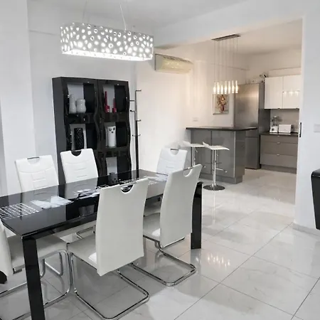 Dom wakacyjny Oasis Near The And Tourist Area Pafos