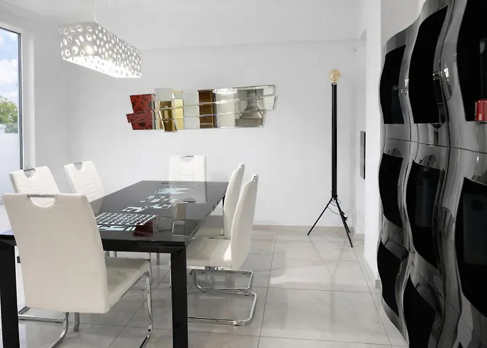 Oasis Near The And Tourist Area 度假居 Paphos