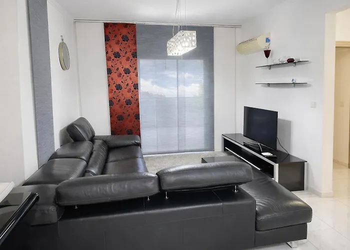 Oasis Near The And Tourist Area 度假居 Paphos