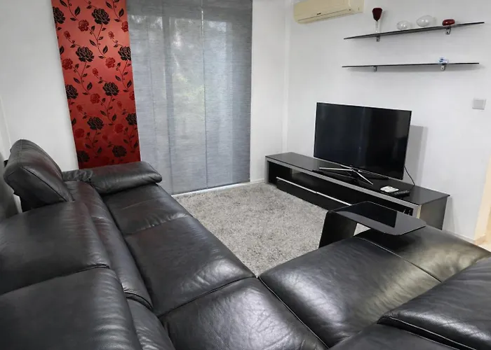 Oasis Near The And Tourist Area 度假居 Paphos