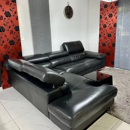 Oasis Near The And Tourist Area * Paphos