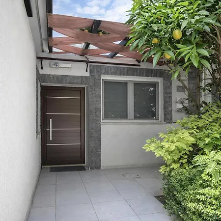 Oasis Near The And Tourist Area Case de vacanță